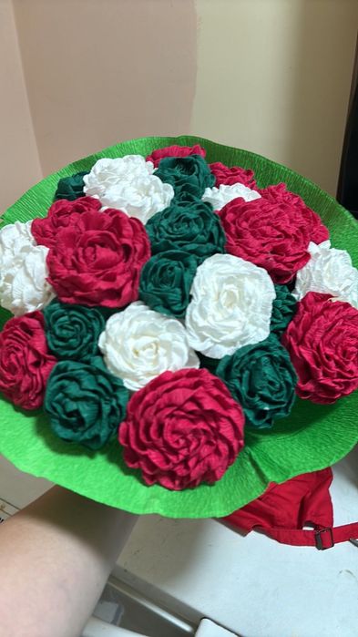 Лалета ,зюмбюли, рози и маргарити от креп хартия