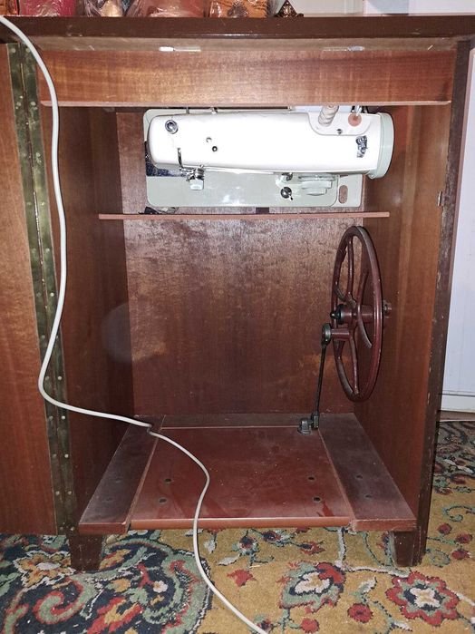 IDEAL - mașină de cusut electrică și manuală