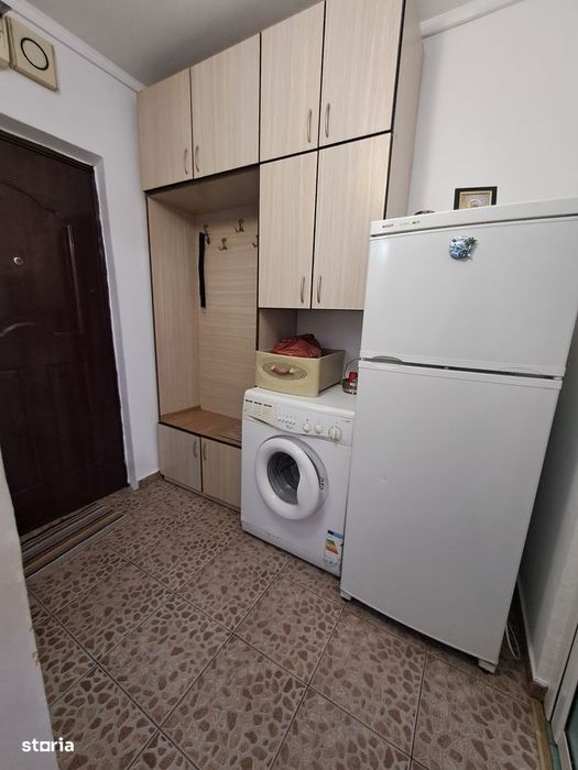 Garsoniera parter,stradala, M-uri