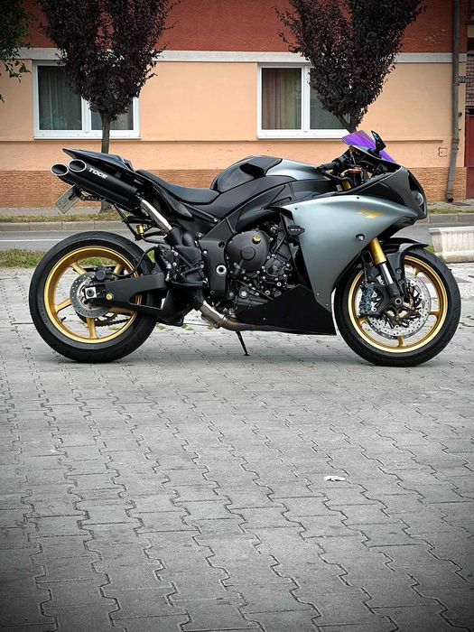 YAMAHA R1 Big Bang Crossplane
