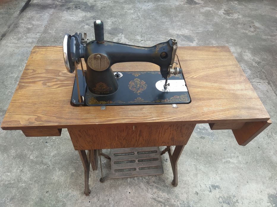 Mașină de cusut UNION veche