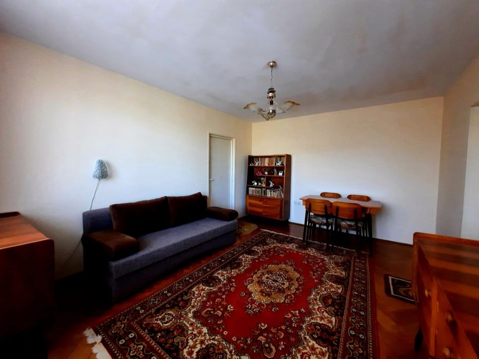 Inchiriez apartament cu doua camere,zona podgoria