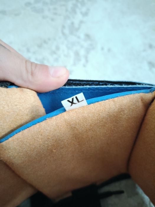 Продам боксерсий шлем+перчатки