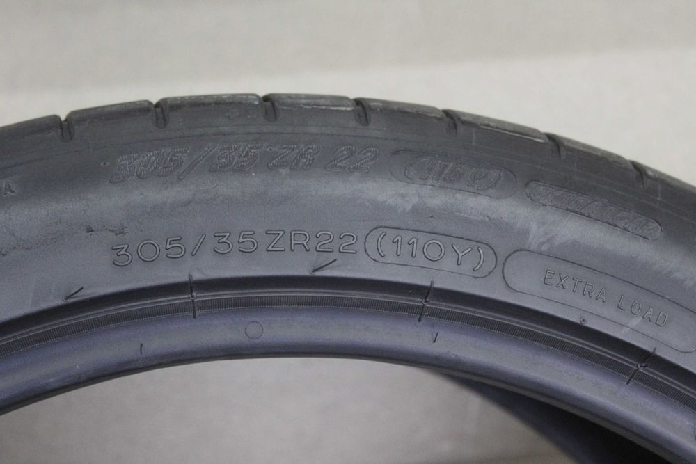 305/35-22 Michelin