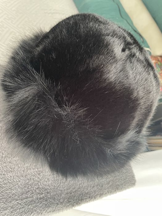 Зимна пухена шапка