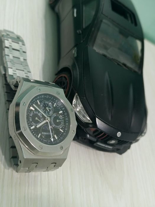 Soat yangi deyarli taqilmagan qirilgan chizilgan joylari yoʻq