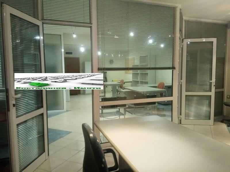 Дава се под наем Офис в Пловдив, Център - 76 кв.м за 498.27 € - Снимка #1