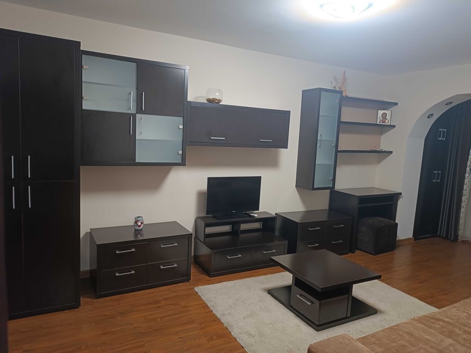 Închiriez apartament 2 camere decomandat