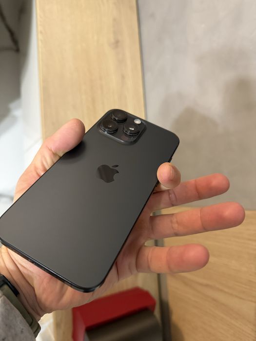 Iphone 16 pro max 256  Black в гаранция до септември