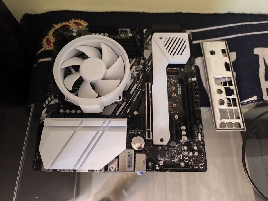 Kit X570M Pro4 am4 ryzen 3200g cu cooler