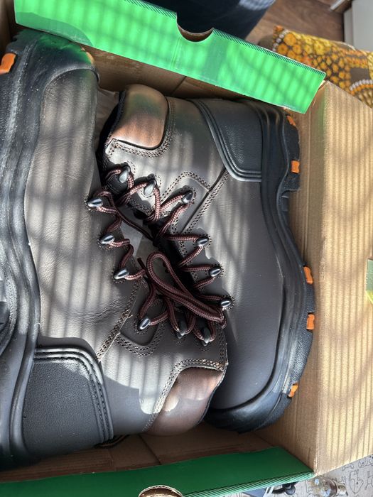 Обувки за работа на открито