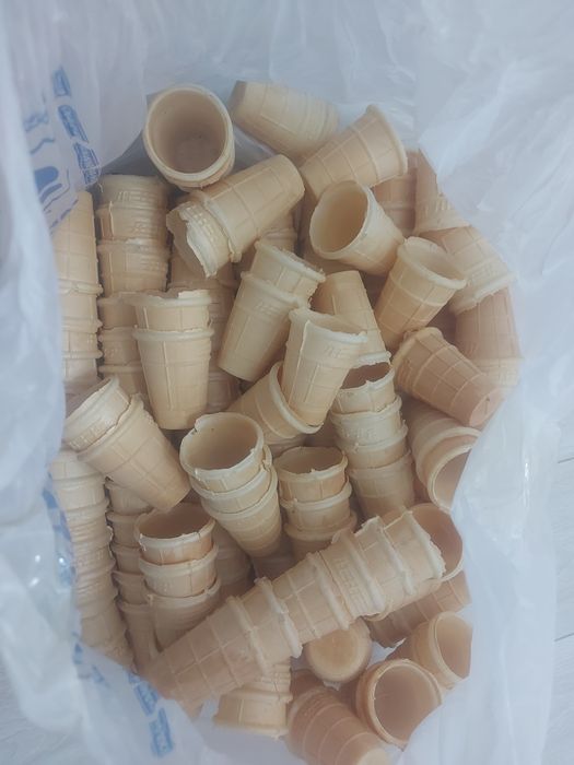 Мешок воздушного риса и мешок стаканчиков