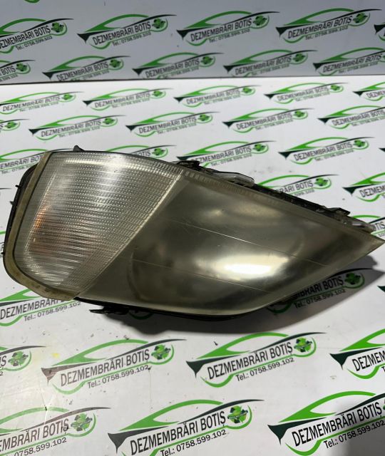 Far stanga Dacia Logan prima generatie