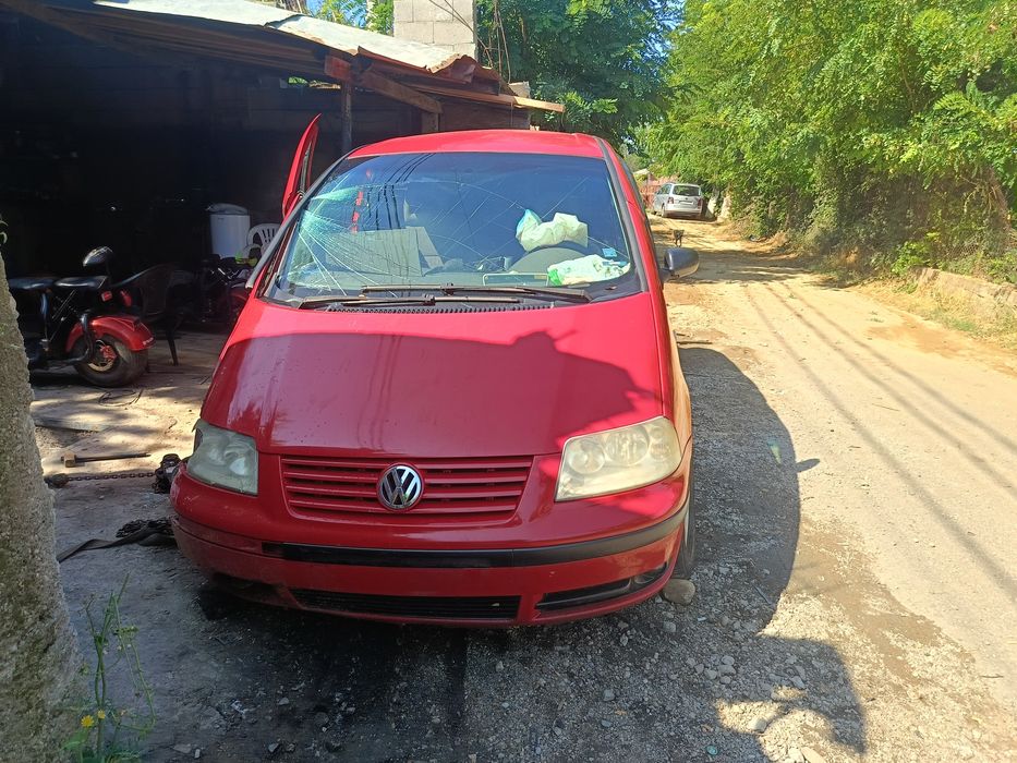 VW Sharan 1.9 116 к.с. 2002 г. – на части

Автомобилът е ударен отпред вдясно.
Двигателят работи отлично, всичк