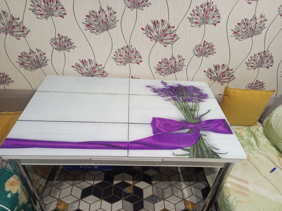 Диван и стол обеденный