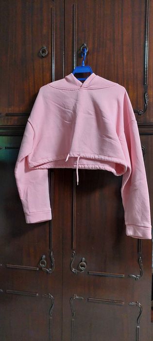 Къс розов суитчър