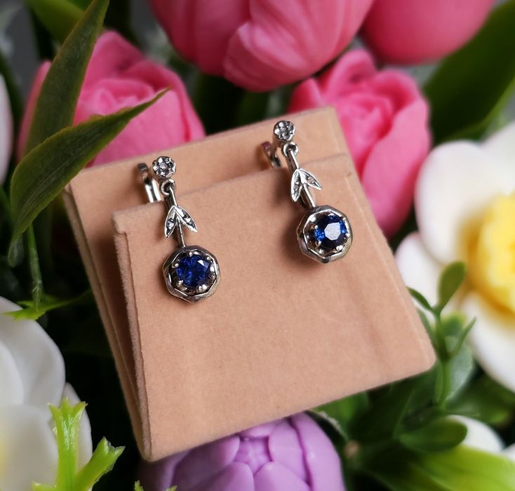 Cercei Art Deco din aur de 18K cu safire naturale albestre superbe si diamante naturale