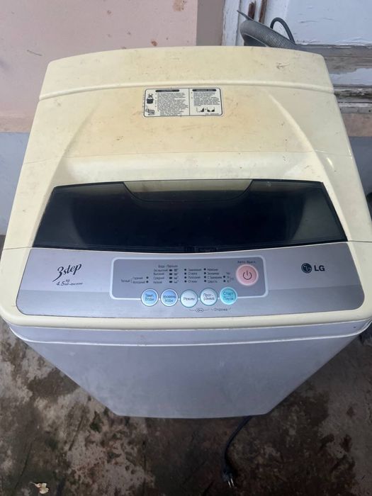 Kir moshina sotiladi