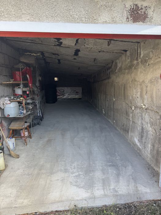 Vand garaj  /inchiriez