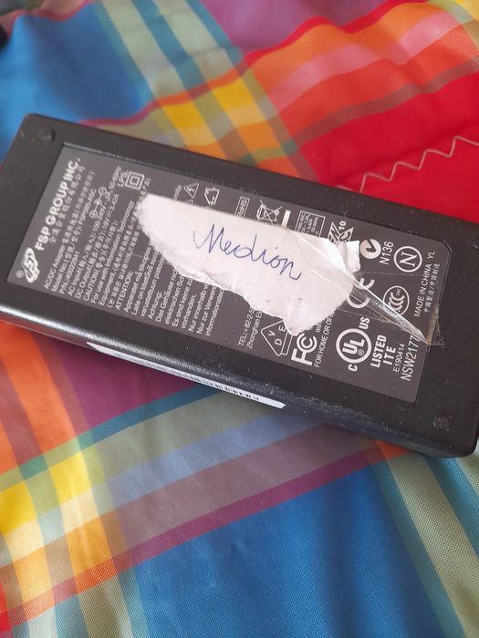 Vând încărcător medion laptop