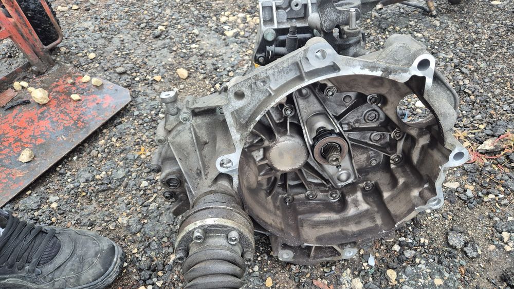 Скоростна кутия за VW Голф 5.Кади. Тоаран. Шкода Октавиа  1.4 5ск Код FXQ