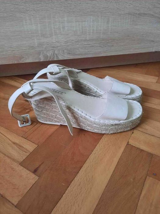 Сандали на платформа 39ти номер