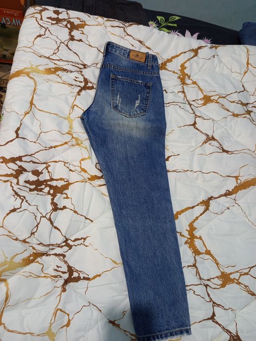 Джинсы женские рванки, очень модные,