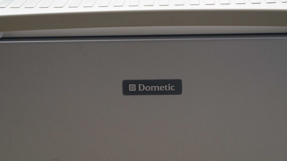 Мобилен хладилник за къмпинг - на ток или газ DOMETOC RC1200EGP