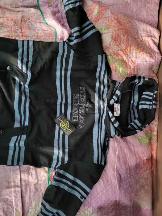 Продам худак Stone island X Supreme