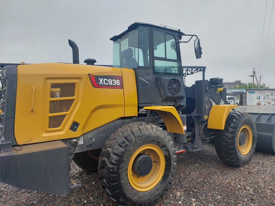 EMIL XC936  xcmg  yema в наличии 1,8 куб и 2,1  Джостик и Рычаг стрела