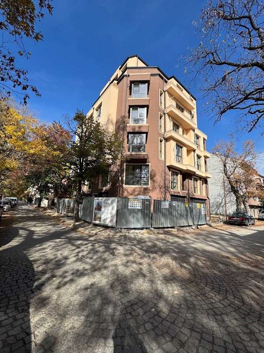 Дава се под наем Тристаен апартамент в Пловдив, Съдийски - 99 кв.м за 195000 € - Снимка #1