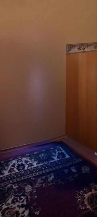 Бобур махалласида 1хона 2хона килинган квартира срочна сотилади