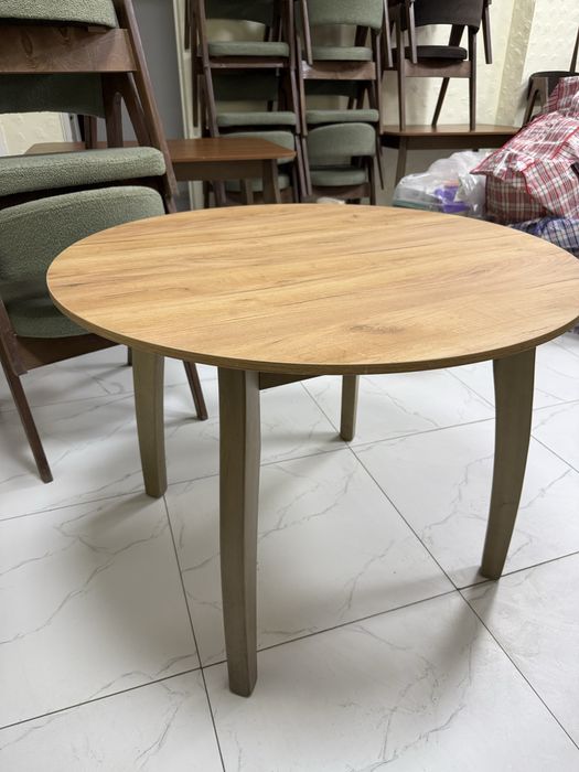 Срочно продается стол стулья