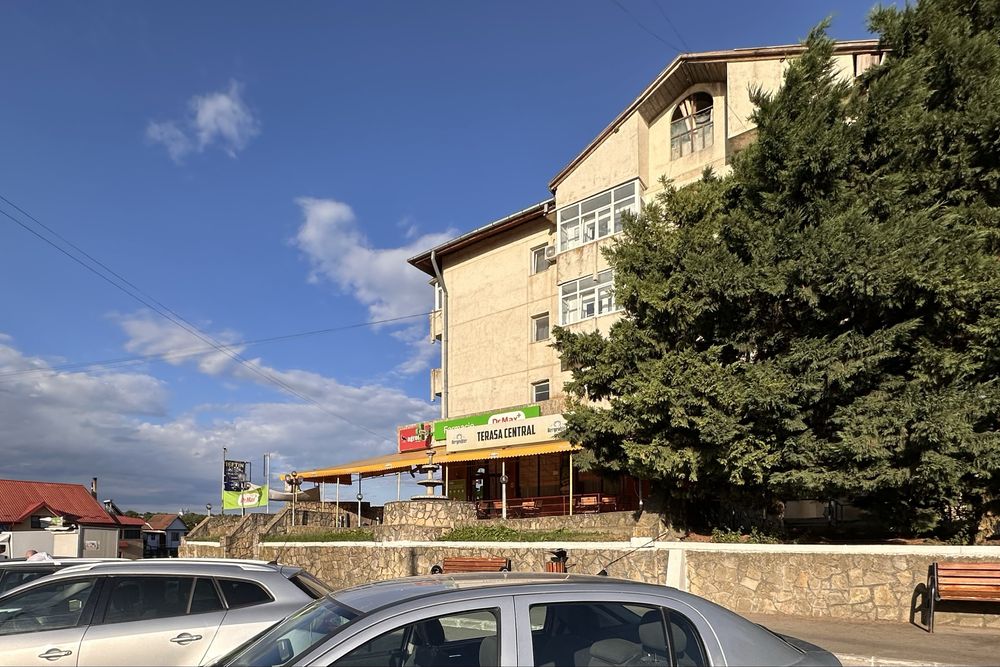 Spatiu comercial de inchiriat - 347 mp - centrul comunei Belcești