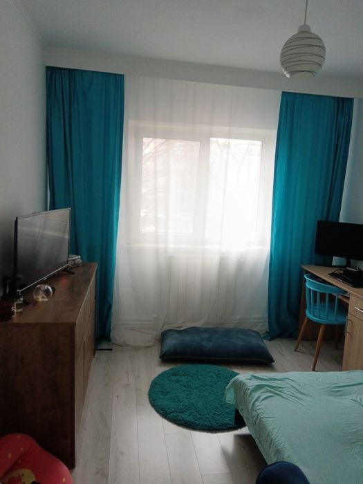 Vând apartament 3 camere  poarta 6