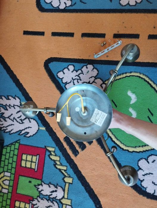 Продам люстра - 3 лампочки