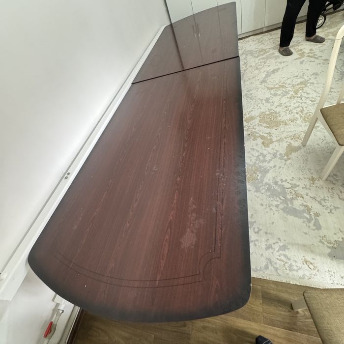 Продается стол 4/1.10