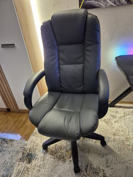 Кресло офисное  цвета графит