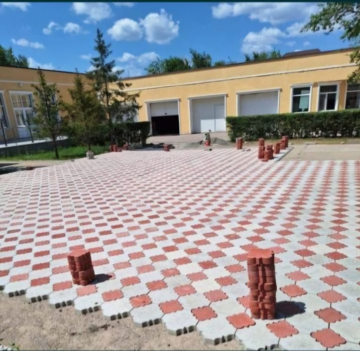 Брусчатка, плитка, поребрики, водостоки, накрывочный элемент
