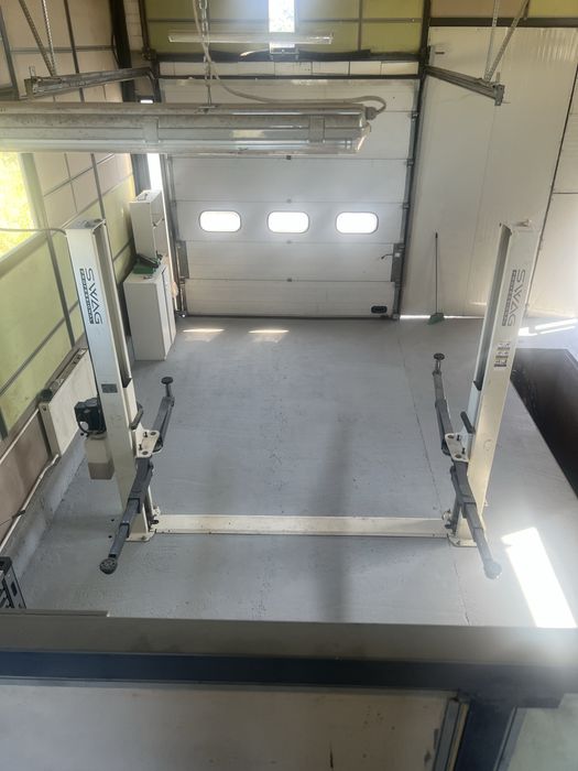 Spatiu parcare cu garaj