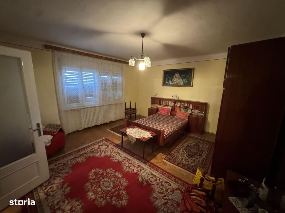 Apartament in asociatie 3 camere + garaj , zona Piata Mica