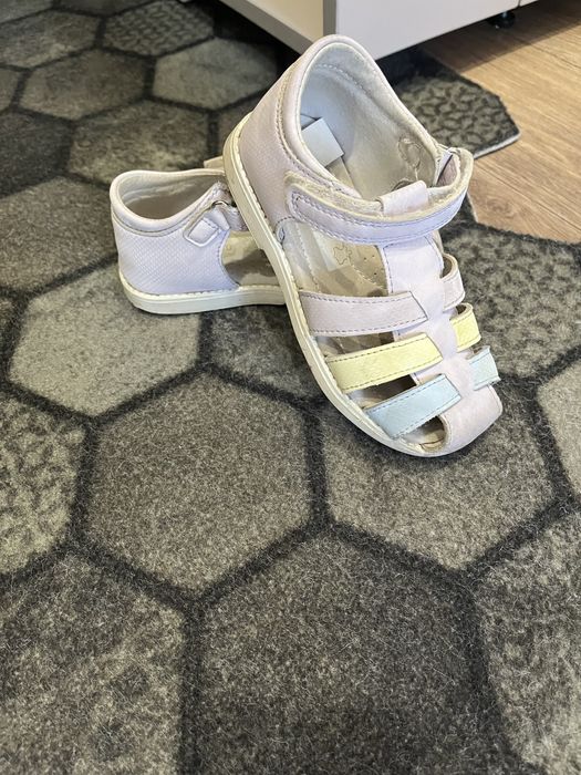 Детская обувь на девочку