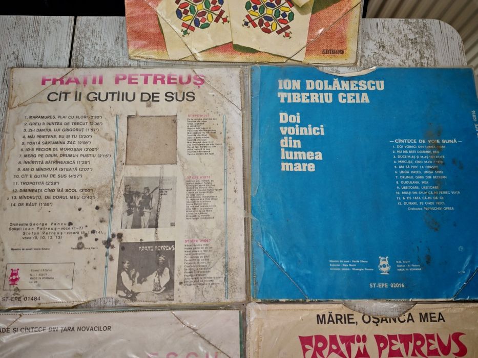 Lot de 24 viniluri cu muzică populară veche