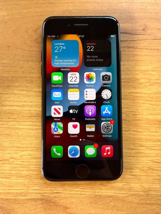iPhone 7 128GB Black + Зарядно + Kутия
