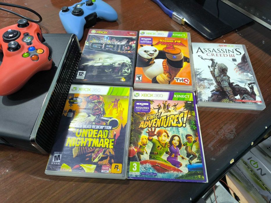 XBox 360S Model 1439 б/у. Все отлично работает!