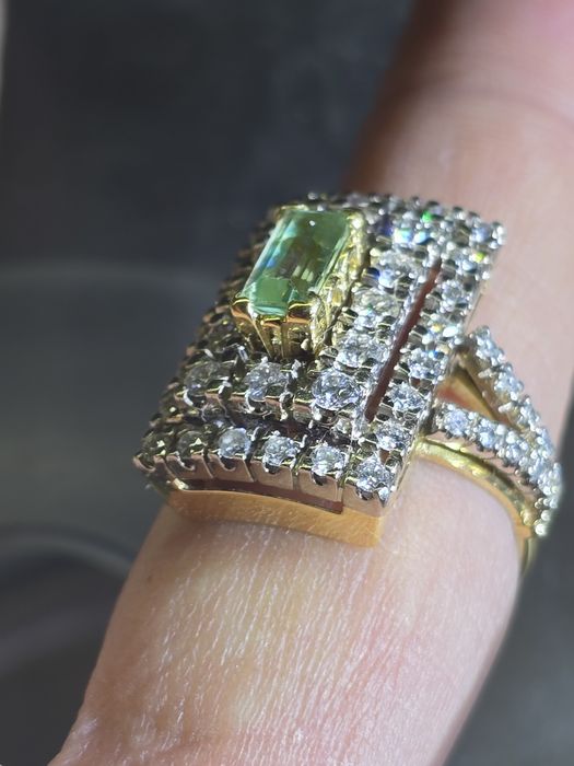 Золотое кольцо с бриллиантами