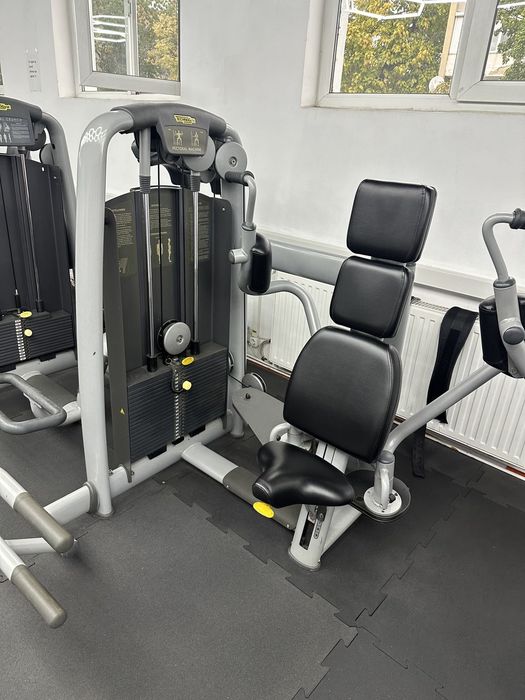 Technogym Selection – 10 aparate piept, spate, umeri și brațe