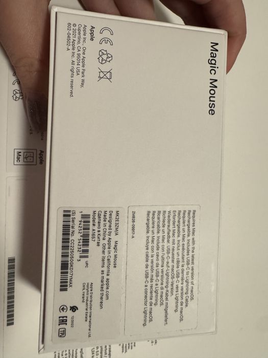 Macbook M2 пълен пакет с кутия зарядно , касова документи