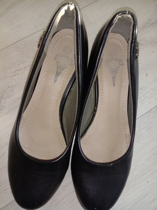 Продам туфельки.   .