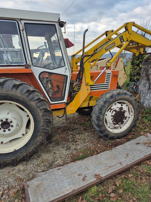 Tractor Fiat cu incarcator frontal